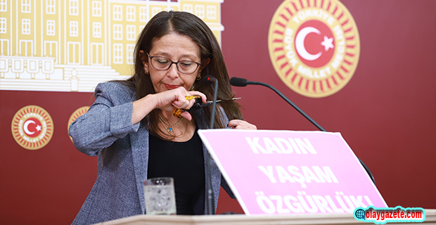 HDP’Lİ ERSOY, İRANLI AMİNİ İÇİN MECLİS’TE SAÇINI KESTİ