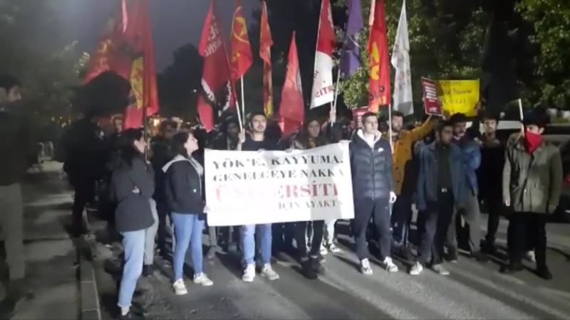 ODTÜ’DE “YÖK” PROTESTOSU: “ÜNİVERSİTELER BİZİMDİR, KAMPÜSLERİMİZİ NE ATANMIŞLARA NE SERMAYEDARLARA BIRAKACAĞIZ”