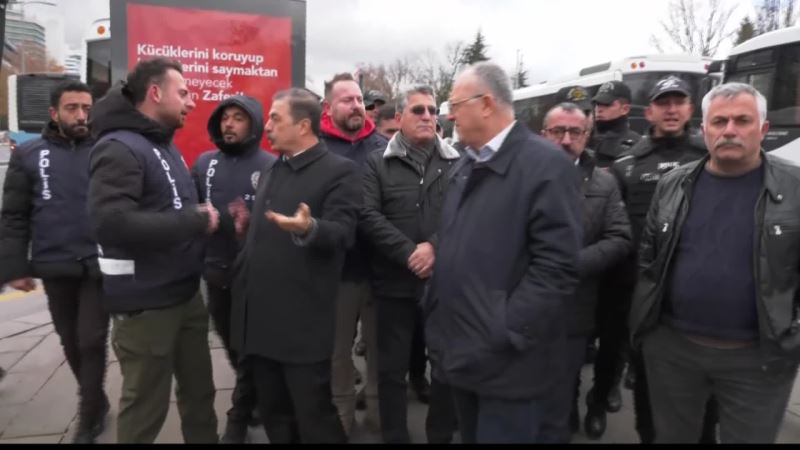 SENDİKALARIN TBMM ÖNÜNDE YÜZDE 2 BARAJ TEKLİFİ PROTESTOSUNA POLİS İZİN VERMEDİ