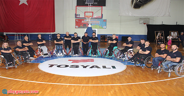 ENGELLİ BASKETBOLCULARA YILBAŞI  KUTLAMASI 