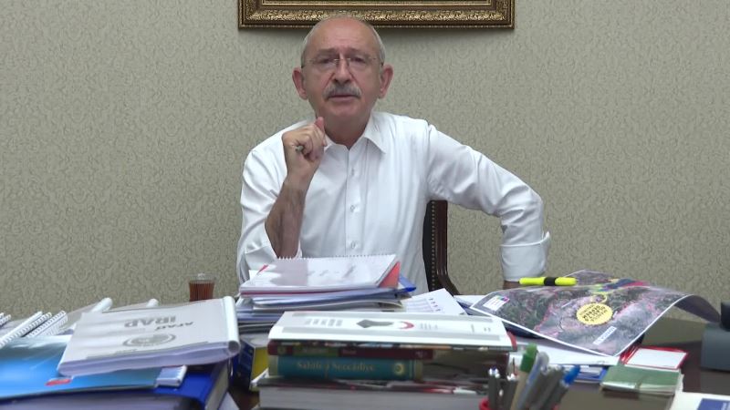 KILIÇDAROĞLU: İNSANLARI, KONUT VAADİ GÖRÜNTÜSÜ ALTINDA TEHDİT EDİYORLAR. BAK, ‘BİZ GİDERSEK EVSİZ, BARKSIZ KALIRSINIZ’ DİYORLAR. AÇIKÇA SÖYLÜYORUM; YALAN SÖYLÜYORLAR