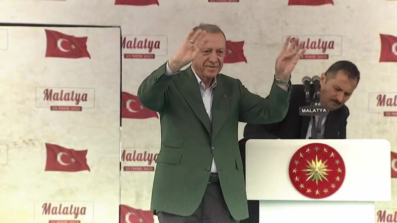 ERDOĞAN: “ŞU ANDA ALANDA 50 BİN KİŞİ VAR. DEPREMDE 50 BİNİ AŞKIN İNSANIMIZI KAYBETTİK AMA BUNA RAĞMEN ALANDA BİZİMLE BULUŞTULAR”