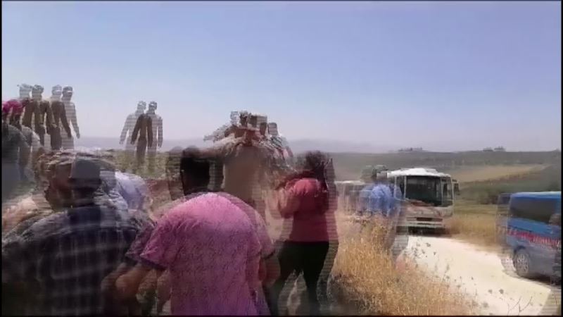 ANTAKYA’DA, DEPREM MAĞDURU DİKMECELİLERİN TARIM ARAZİLERİNE JANDARMA EŞLİĞİNDE İŞ MAKİNALARI GİRDİ