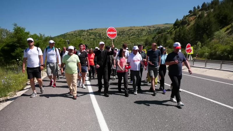 BOLU’DAN CHP GENEL MERKEZİ’NE “DEĞİŞİM VE ADALET YÜRÜYÜŞÜ” BAŞLATAN TANJU ÖZCAN, ANKARA İL SINIRINA ULAŞTI