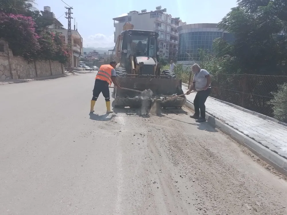 SAMANDAĞ BELEDİYESİN CADDE VE SOKAKLARI YENİLEME ÇALIŞMALARI DEVAM EDİYOR