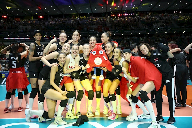 GÜRSEL EROL, A MİLLİ KADIN VOLEYBOL TAKIMI SPORCULARINA DEVLET ÜSTÜN HİZMET MADALYASI VERİLMESİNİ ÖNERDİ