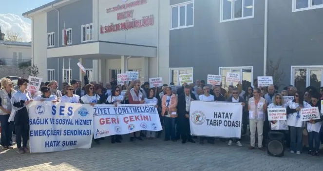 SAĞLIK ÇALIŞANLARI İŞ BIRAKTI! YENİ YÖNETMELİK PROTESTO EDİLİYOR