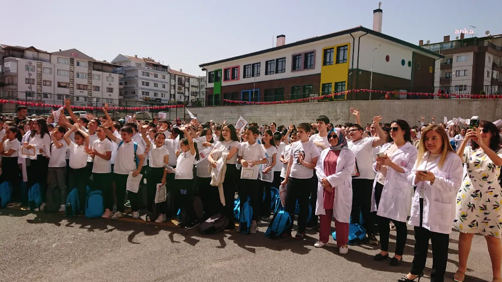 Tatil zili çaldı: 20 milyon öğrenci için karne günü