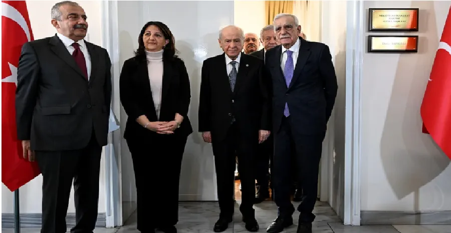 BAHÇELİ DEM PARTİ HEYETİNİ KAPIDA KARŞILADI