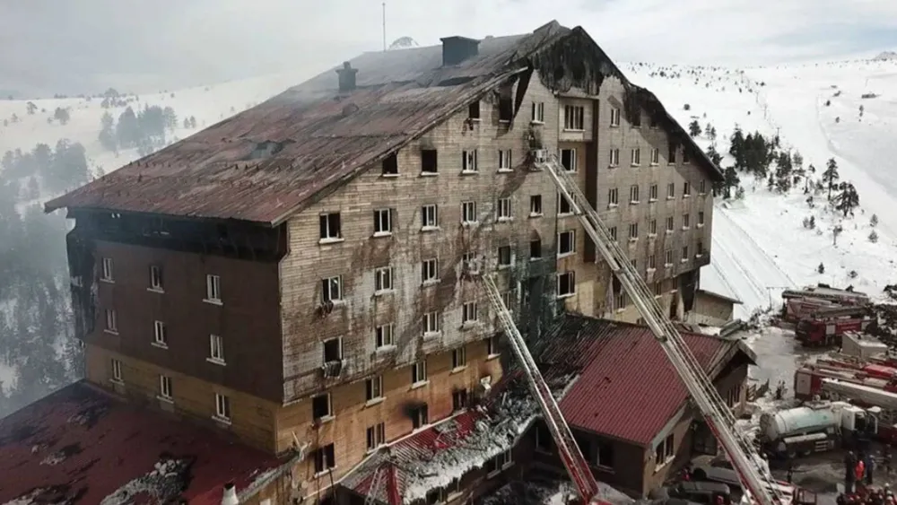 KARTALKAYA’DA YANGIN FACİASININ YAŞANDIĞI GRAND KARTAL OTEL MÜHÜRLENDİ