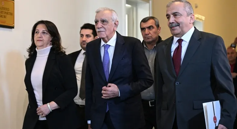 AHMET TÜRK: İKİ VEYA ÜÇÜNCÜ İMRALI ZİYARETİNDE SİLAH BIRAKMA ÇAĞRISI GELEBİLİR