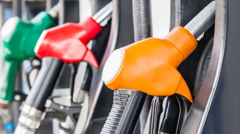 İNDİRİM SEVİNCİ 1 HAFTA SÜRDÜ: AKARYAKITTA SOĞUK DUŞ!