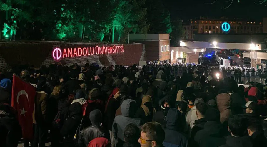 ANADOLU ÜNİVERSİTESİ AYLAR SONRA 3 ÖĞRENCİYE SORUŞTURMA BAŞLATTI