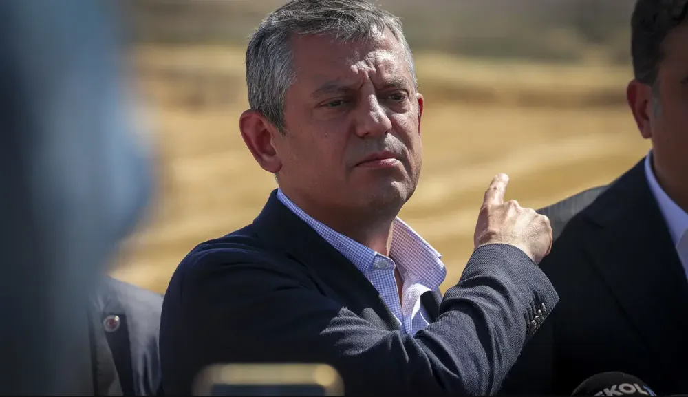 ÖZGÜR ÖZEL