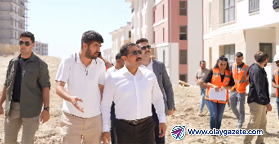 HATAY’DA DEPREM KONUTLARI HIZLA YÜKSELİYOR: VALİ MASATLI SAHADA