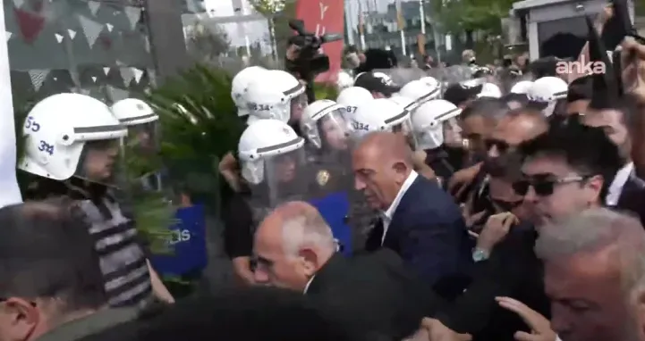 ABLUKA ALTINDAKİ CHP İL BİNASI