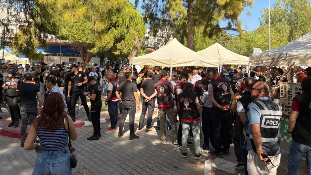 EGE ÜNİVERSİTESİ’NDE YEMEK ZAMMI KRİZİ: ÖĞRENCİLER GÖZALTINA ALINDI