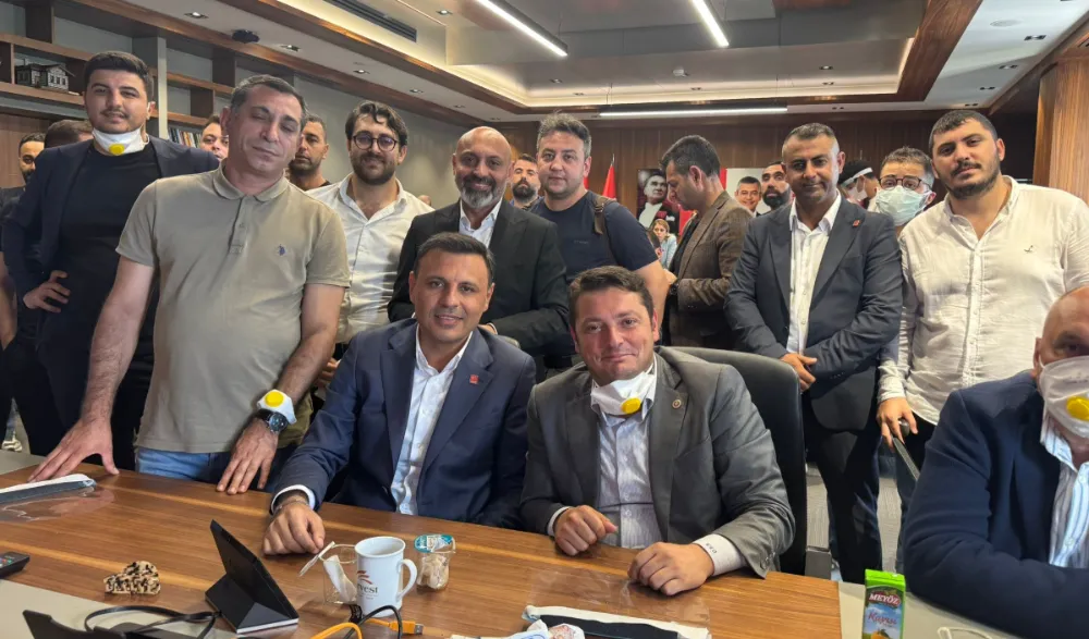 CHP İL BİNASINDA SON FOTOĞRAF: DİRENİŞİN SEMBOLÜ