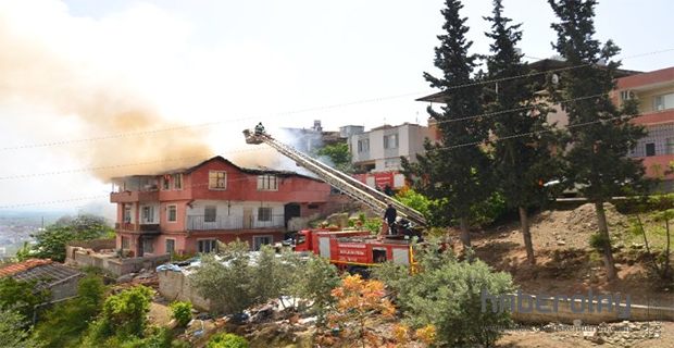 Bunalıma Girip Evlerini Yaktı