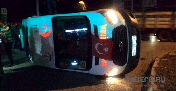 Hasta Taşıyan Ambulans Kaza Yaptı