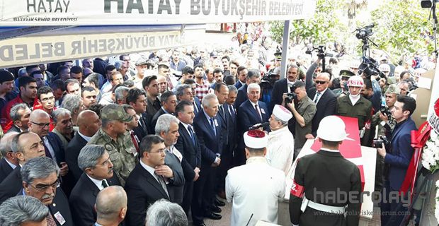 Hatay Şehidini 10 Bin Kişiyle Uğurladı