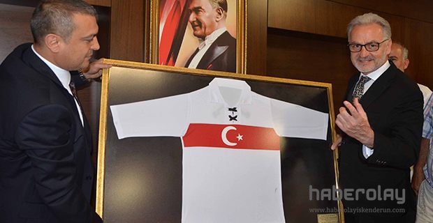 İTSO BAŞKANI YILMAZ’A TÜFAD’TAN FORMA HEDİYE