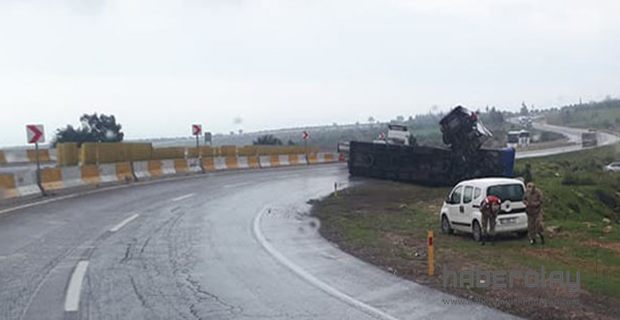 Kaygan yol kaza getirdi