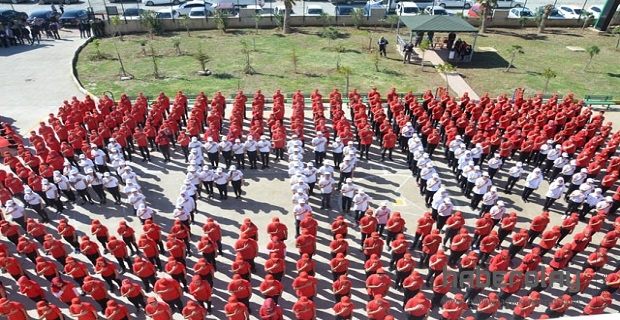  ÖĞRENCİLERDEN TÜRK BAYRAĞI VE AFRİN