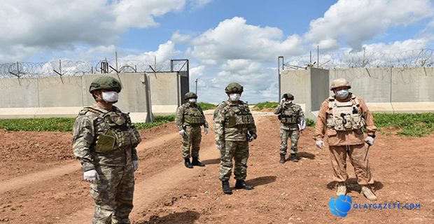 TÜRK VE RUS ASKERLERİ SOSYAL MESAFEYİ KORUYARAK DEVRİYE YAPTI